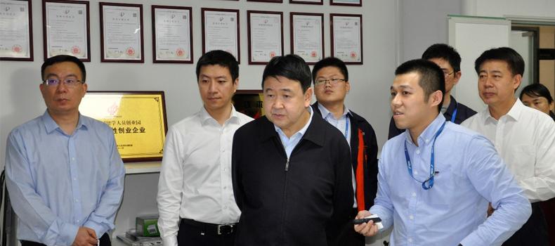 福建省人大常委會(huì)黨組副書(shū)記、副主任梁建勇一行調(diào)研捌斗新材